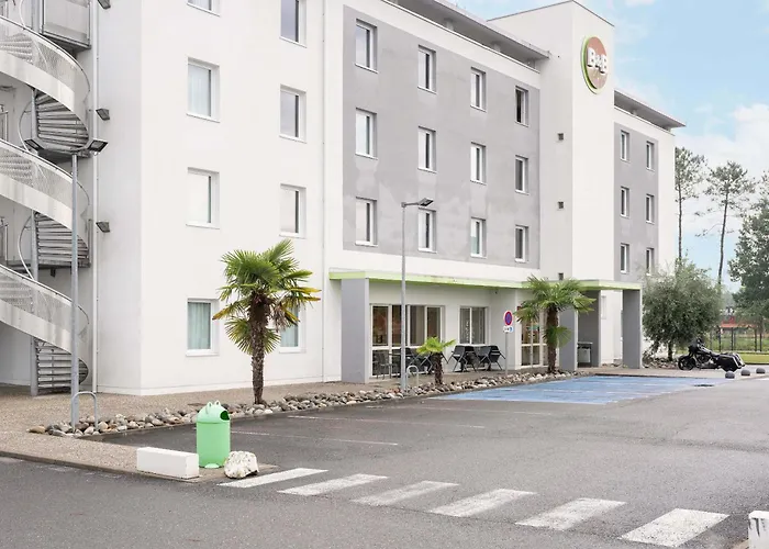 Hotell B&B Hotel Mont-De-Marsan 2*