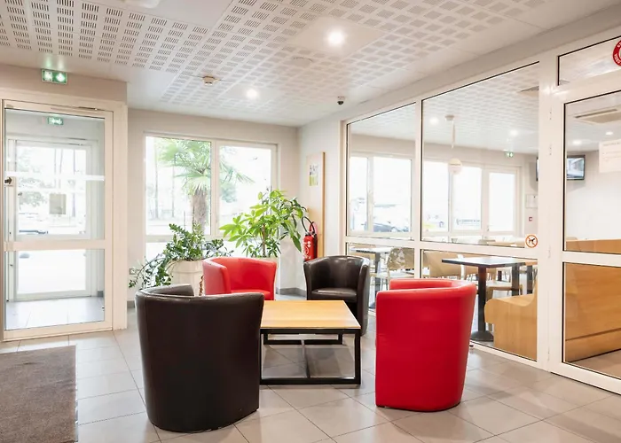 B&B Hotel Mont-De-Marsan 2*