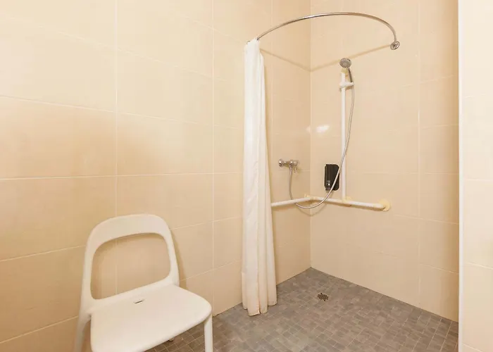 B&B Hotel Mont-De-Marsan Hotell 2*