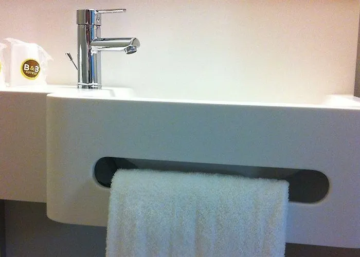 B&B Hotel Mont-De-Marsan Hotell 2*