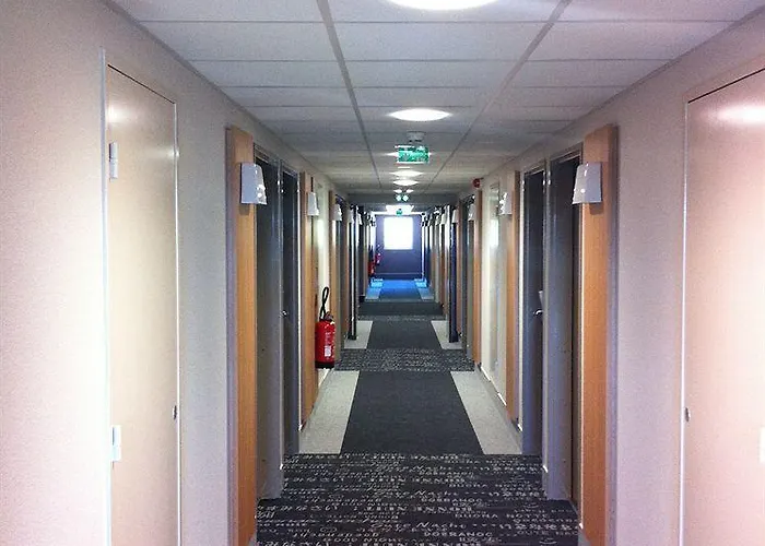 Hotell B&B Hotel Mont-De-Marsan 2*