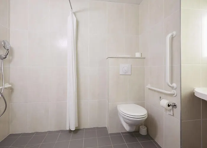 B&B Hotel Mont-De-Marsan Hotell 2*