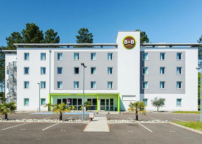 B&B Hotel Mont-De-Marsan Hotell 2*