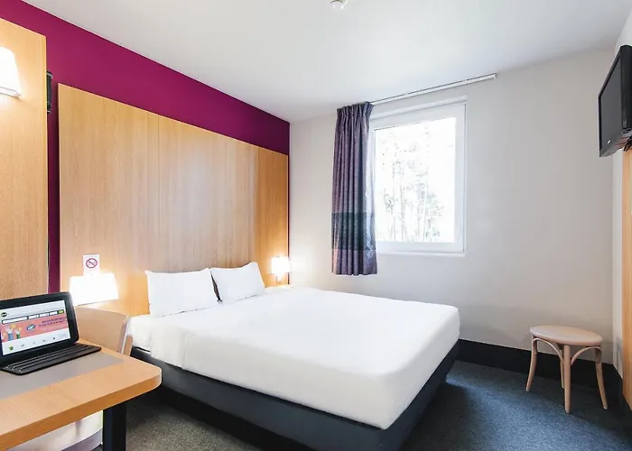 B&B Hotel Mont-De-Marsan Hotell 2*